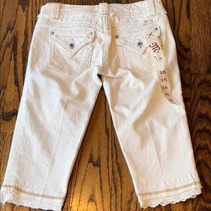 NWT Miss Me Cream Flap Pockets Lace Trim Capri Jeans Size 26
